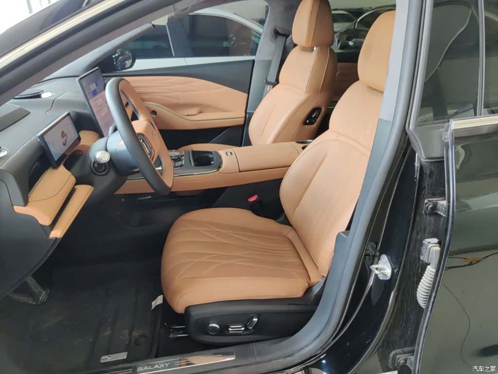 Geely 8, 2025 15