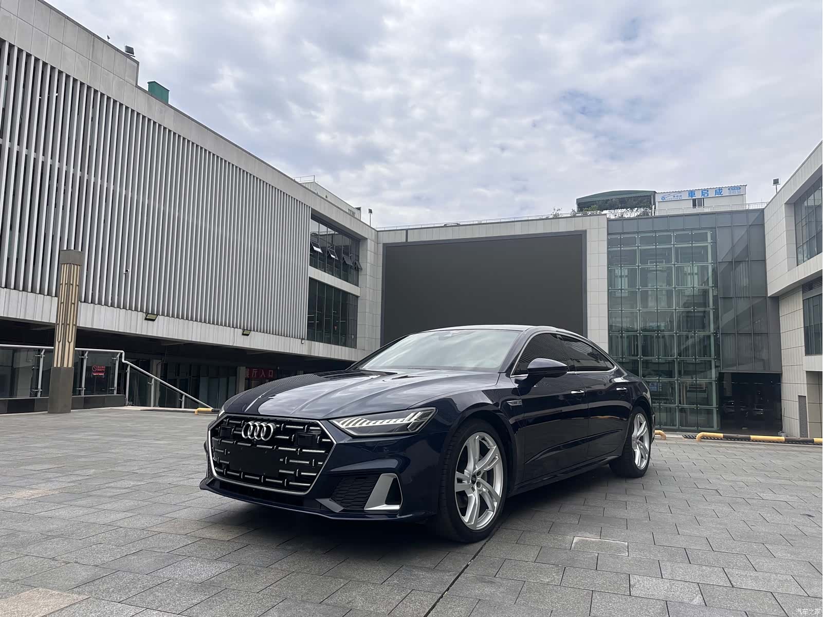 Audi A7L, 2024 1