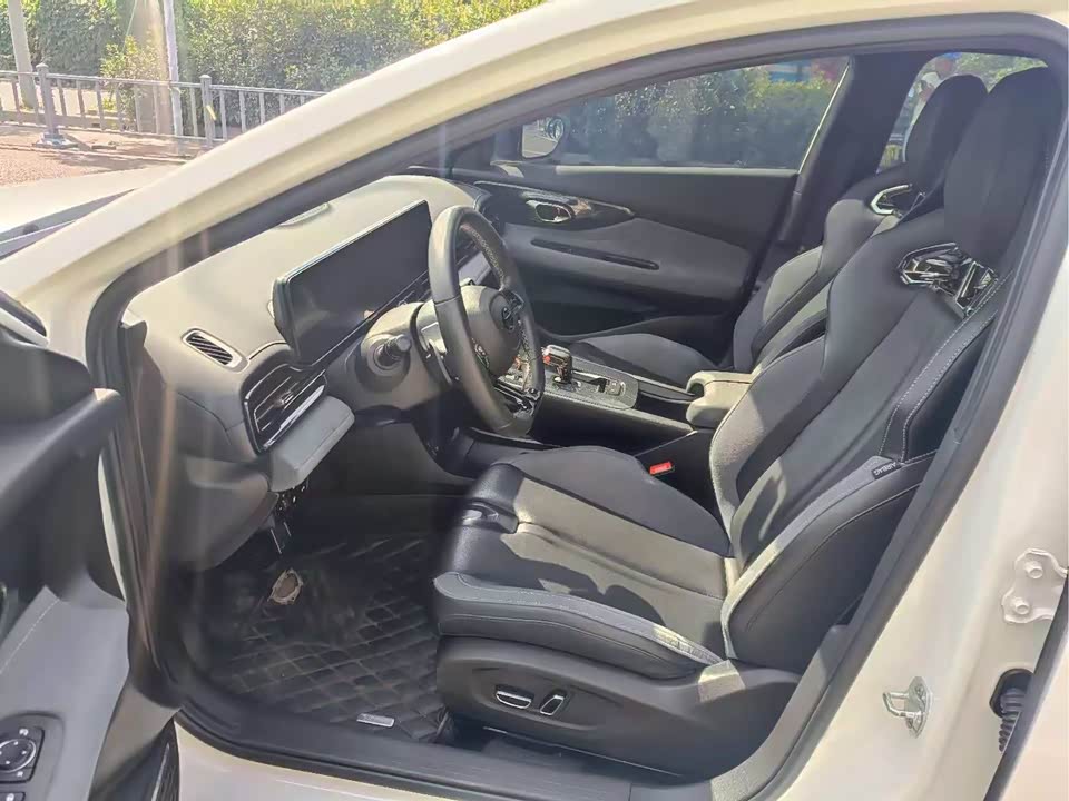 Trumpchi Shadow Leopard