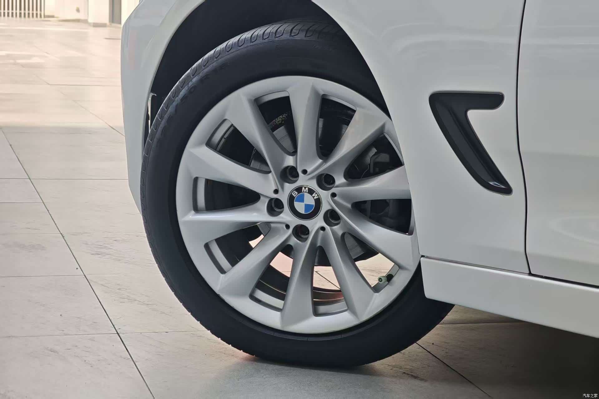BMW 3 Series, 2019 все фото