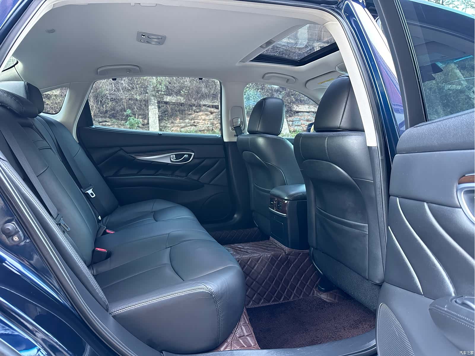 Infiniti Q70, 2019 11