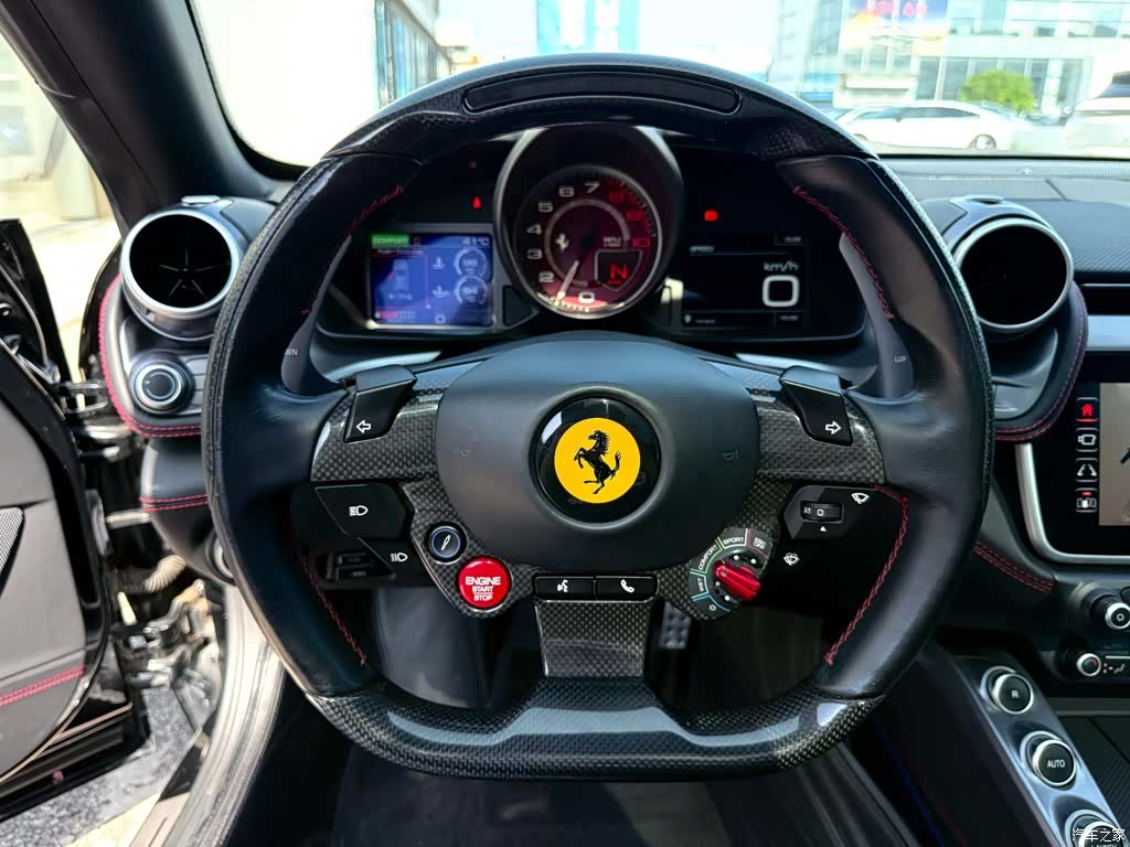 Ferrari GTC4Lus, 2019 18