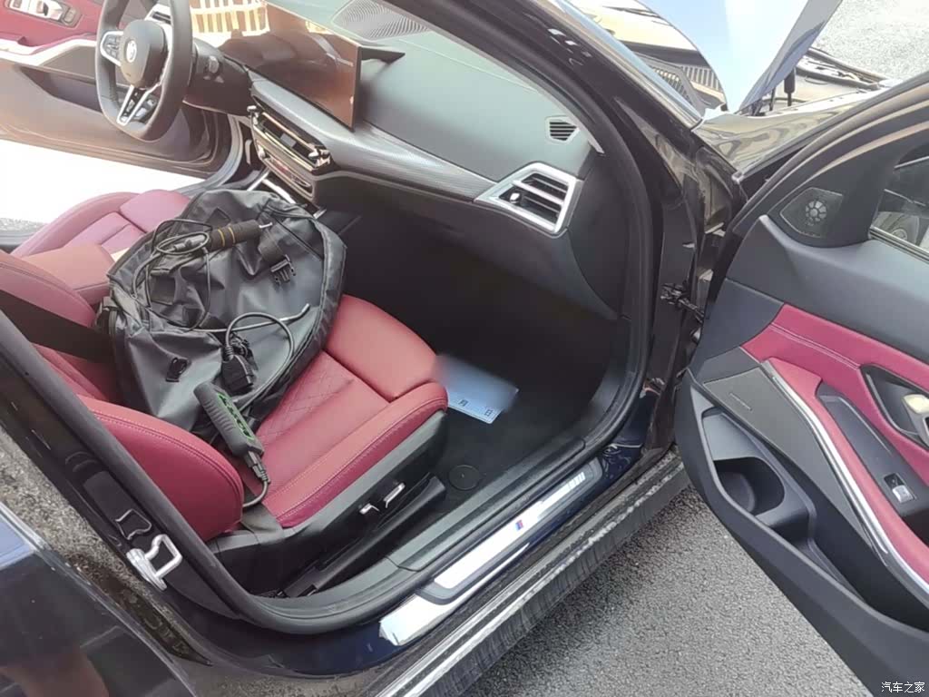 BMW 3 Series, 2025 11