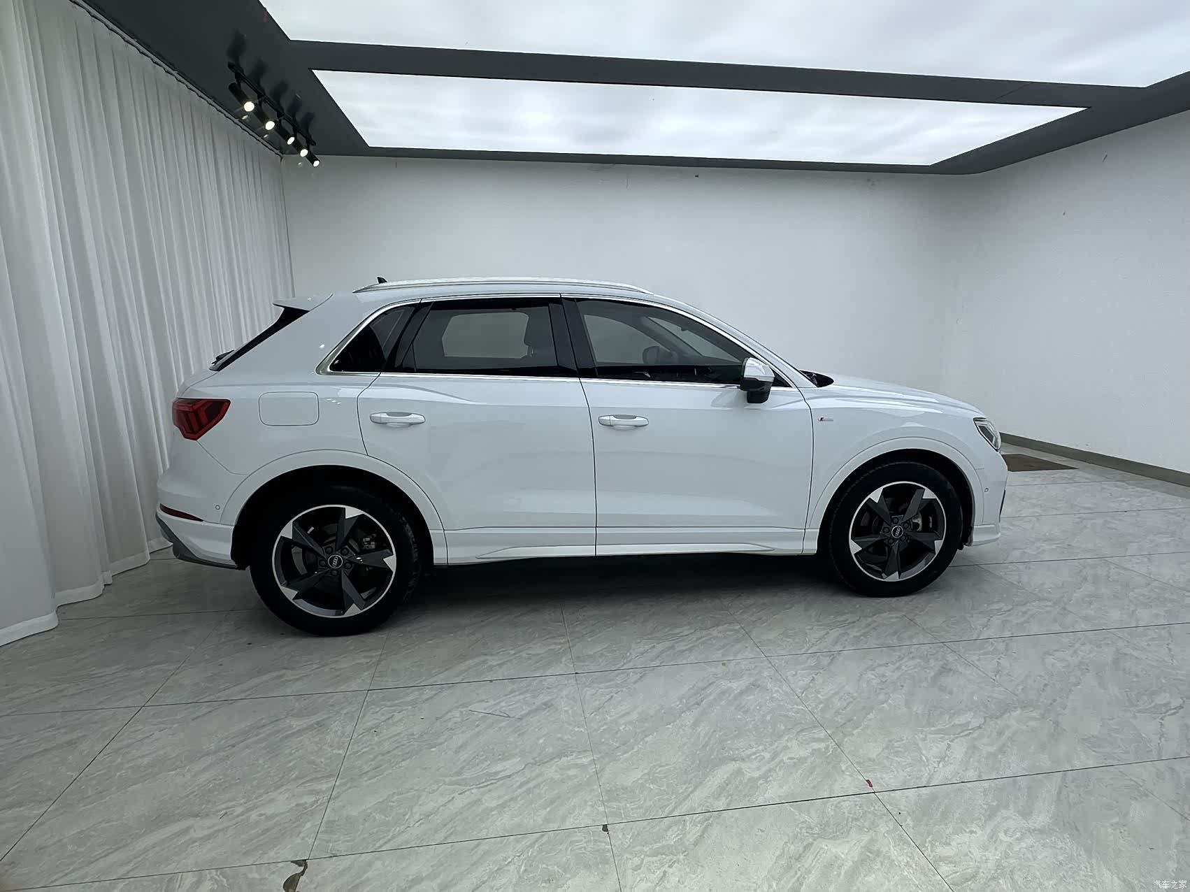 Audi Q3, 2022 4