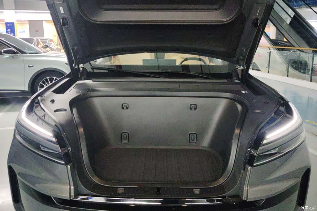 NIO L90, 2025 10
