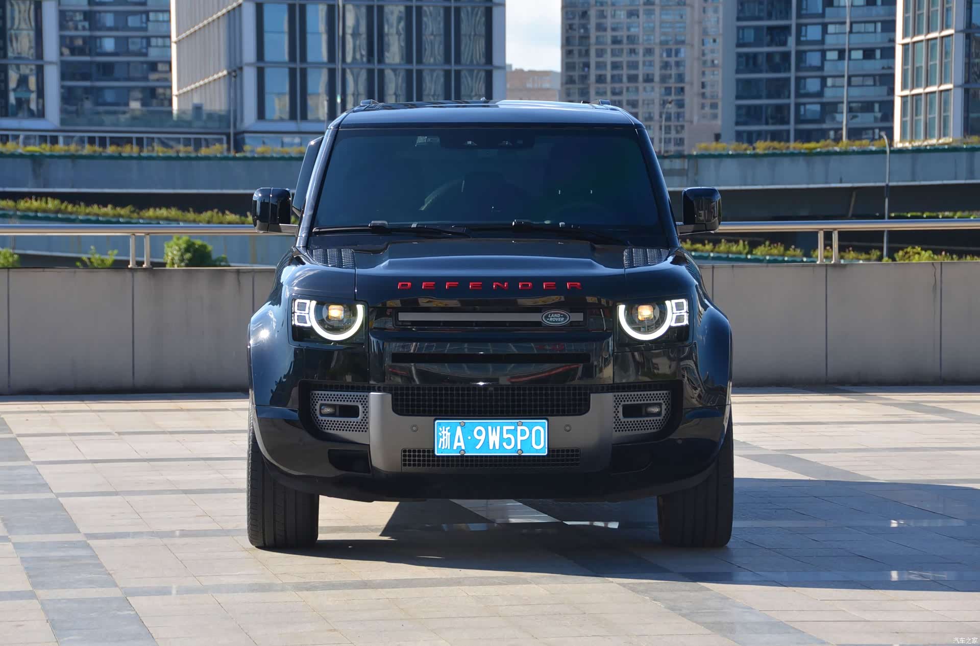 Land Rover Defender, 2023 2