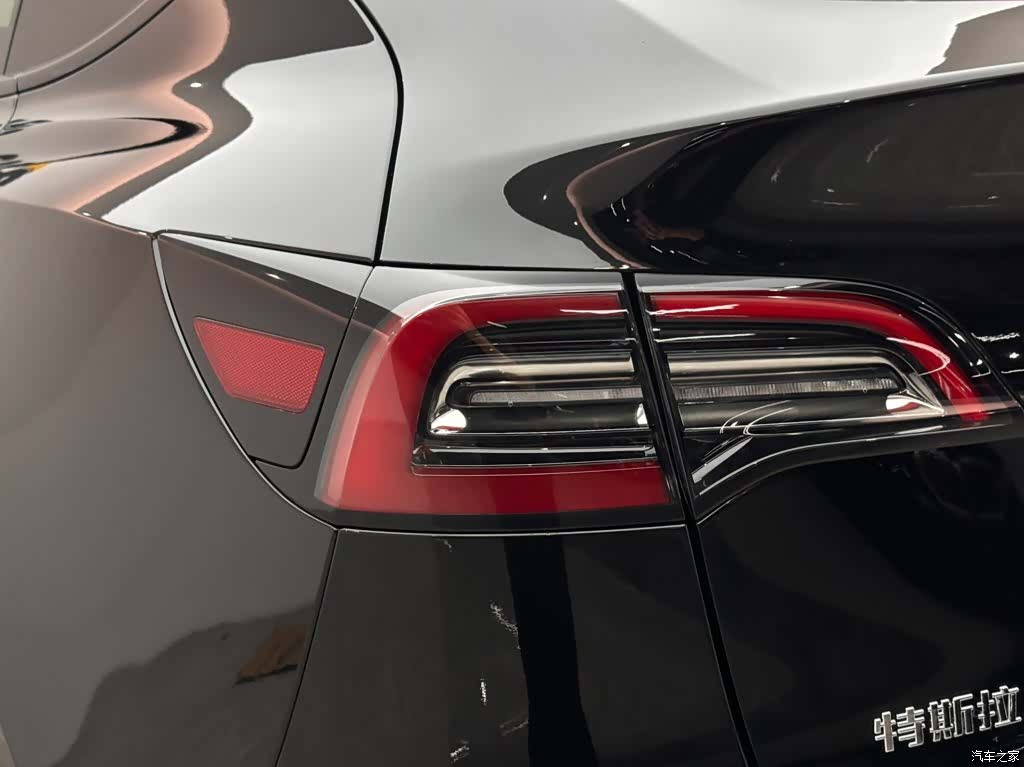 Tesla Model Y, 2023 21