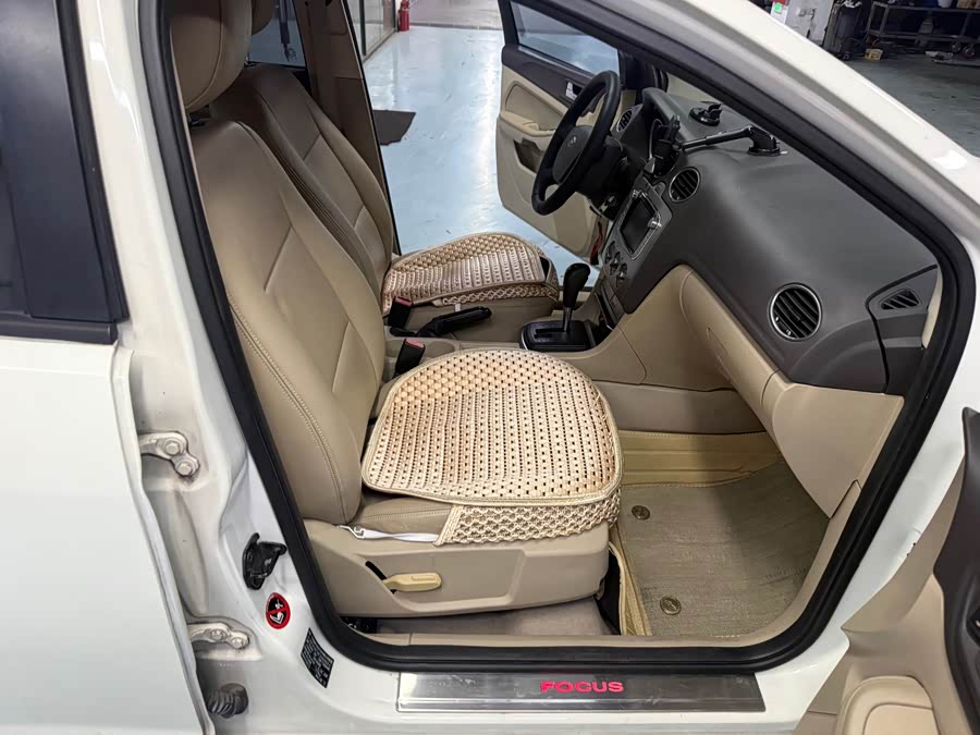 Ford Focus 2012, фото 13