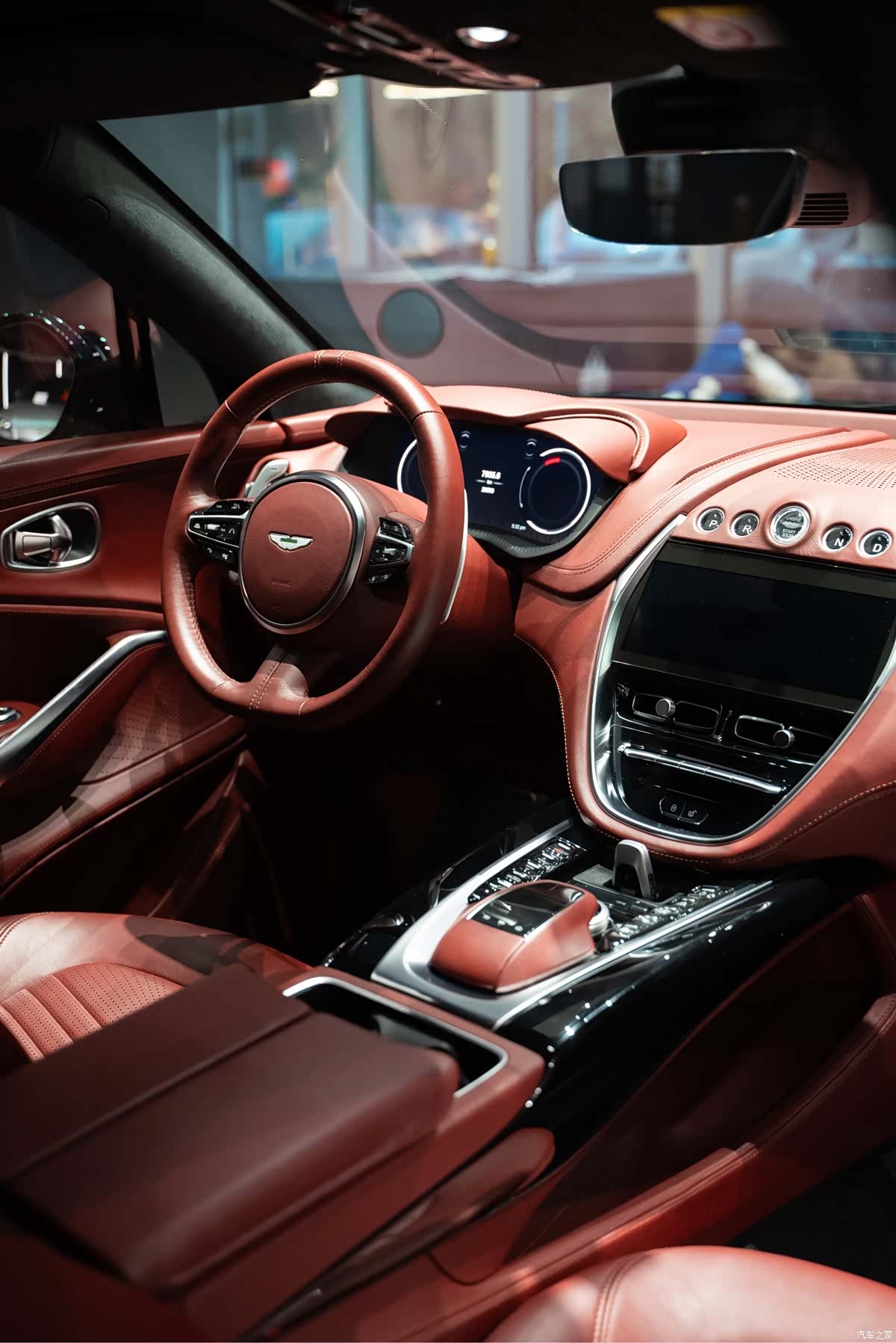 Aston Martin DBX, 2021 29