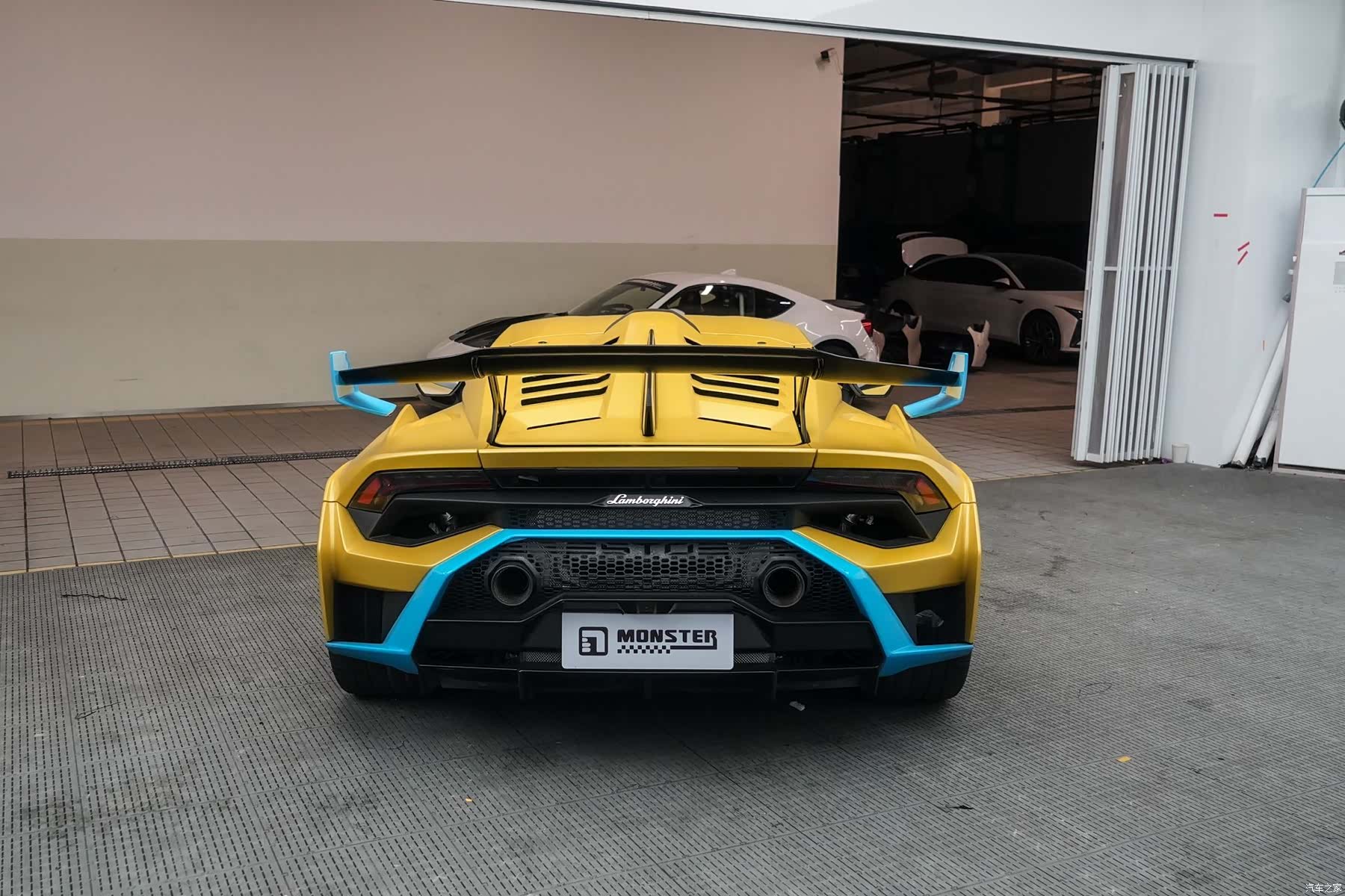 Lamborghini Huracán, 2022 все фото