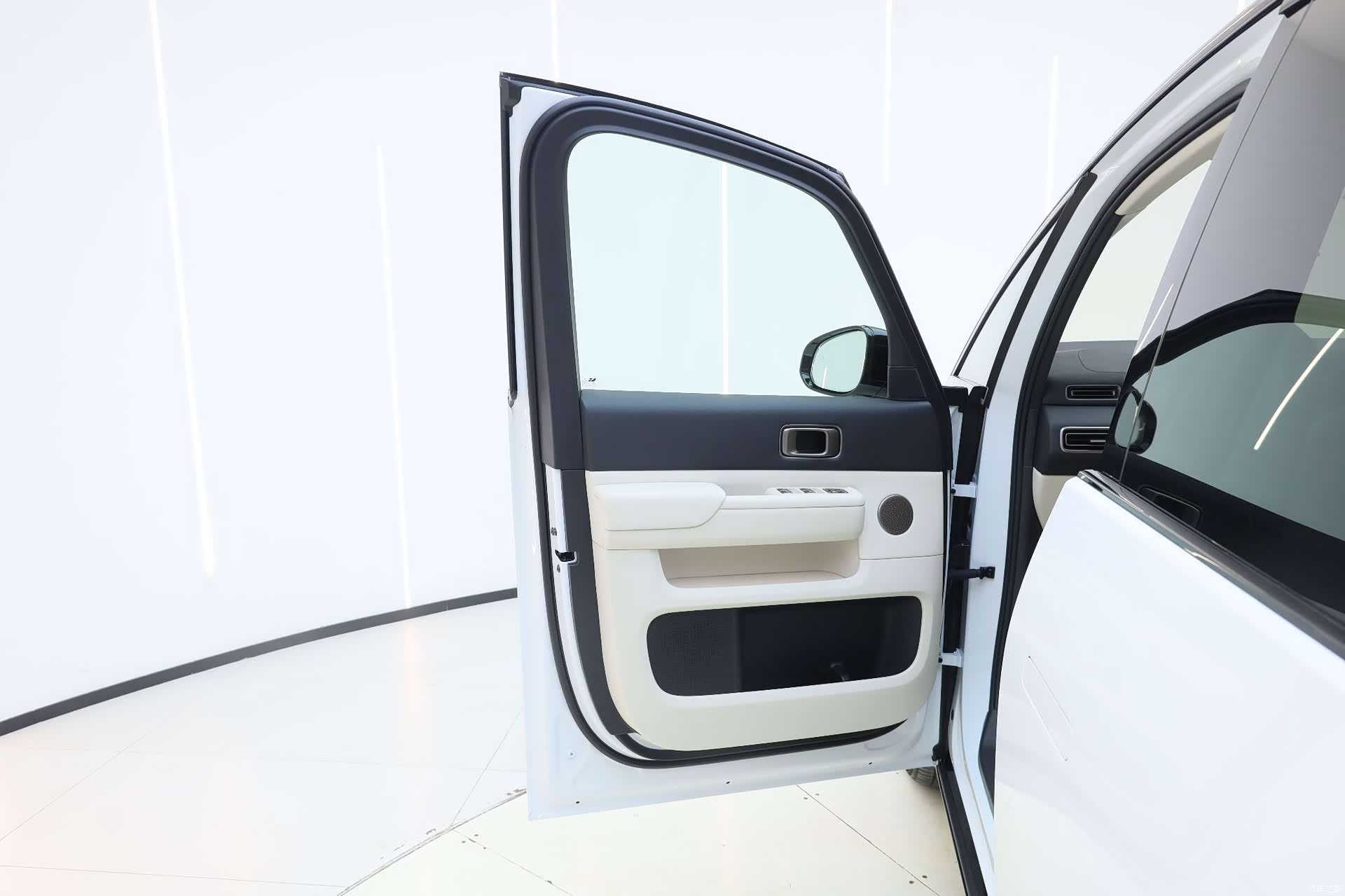 Li Auto MEGA, 2025 9