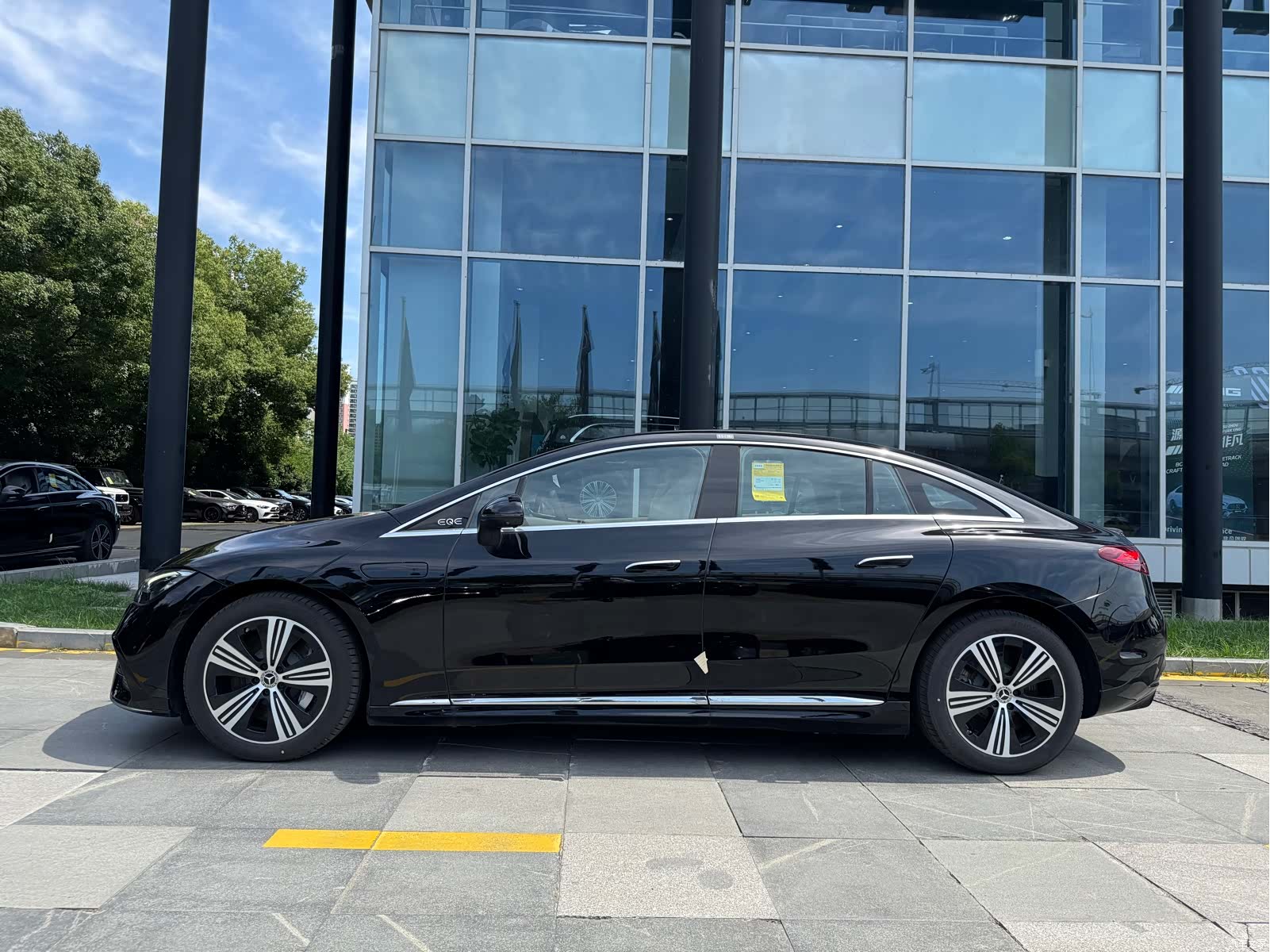 Mercedes-Benz EQE, 2025 4