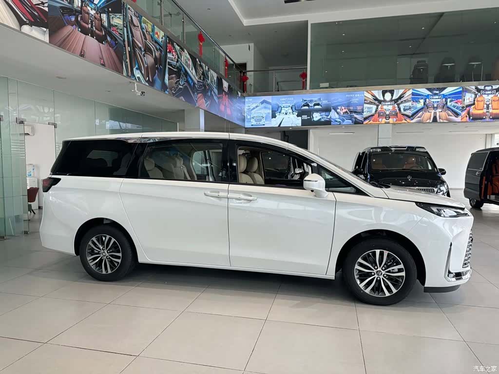 Buick GL8, 2026 3