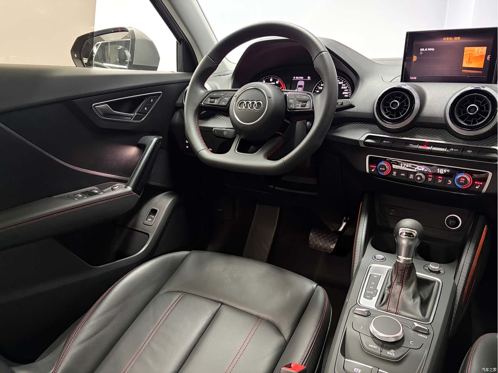 Audi Q2L, 2023 8