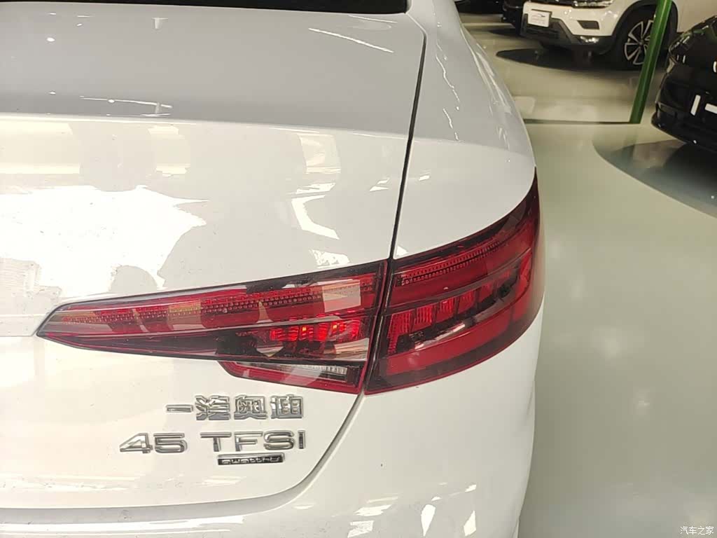 Audi A4L, 2019 8