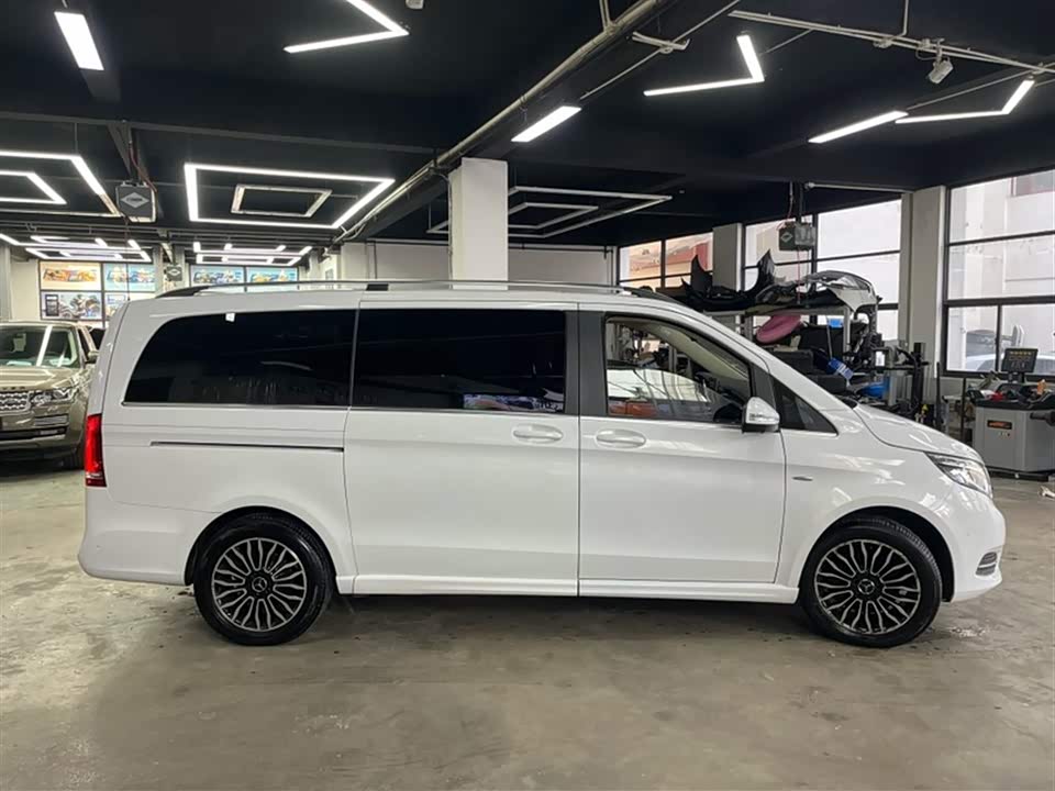 Mercedes-Benz V-class