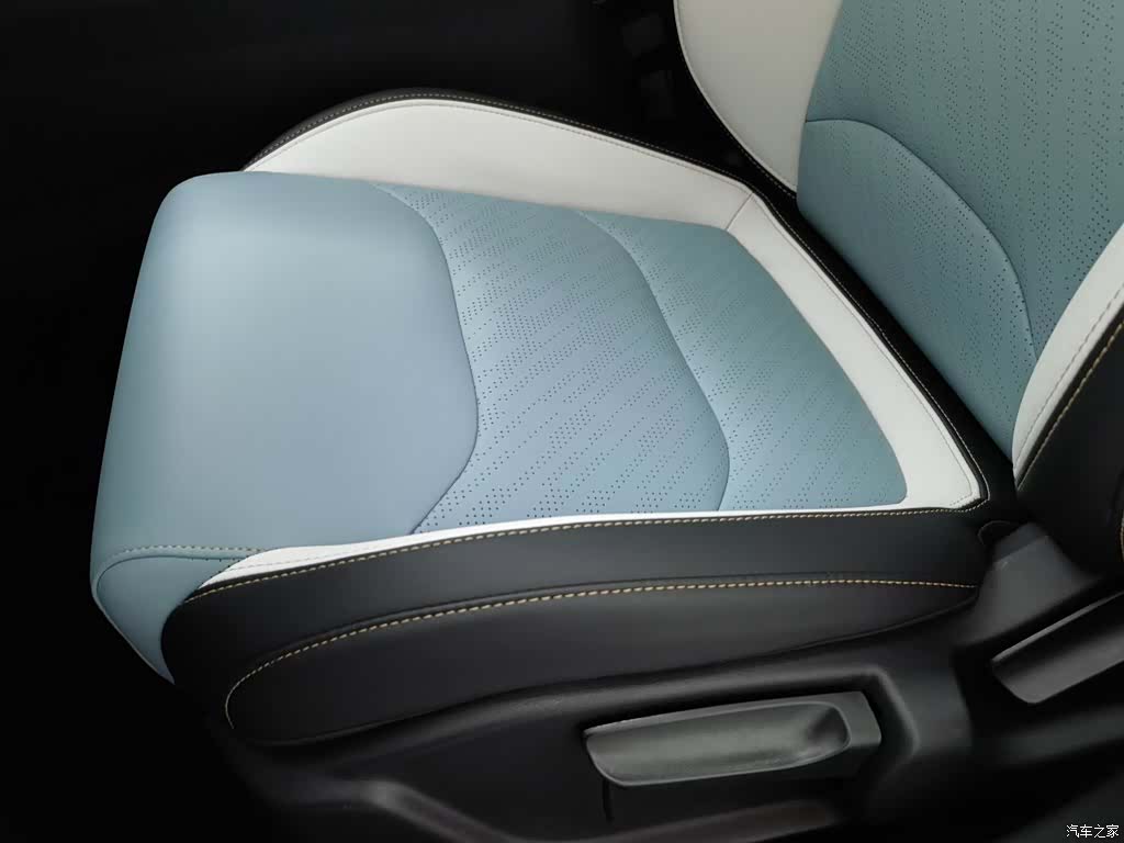 Geely Emgrand, 2023 20
