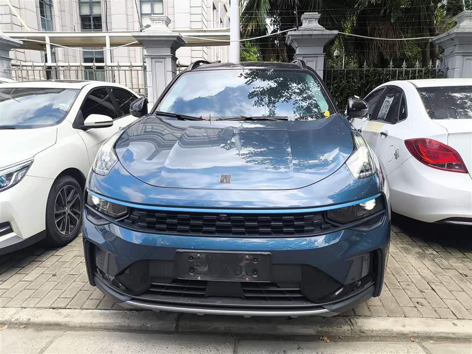 Lynk & Co 01