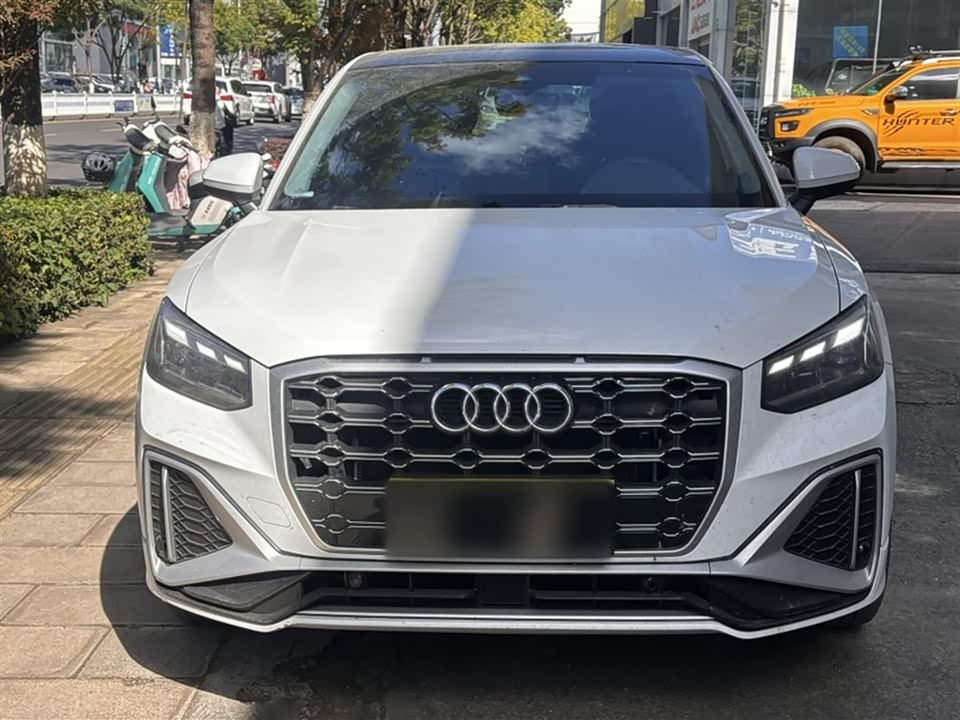Audi Q2L