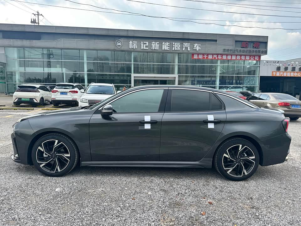 Lynk & Co 03 Lynk & Co 03
