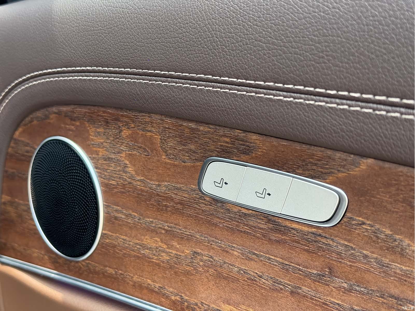 Mercedes-Benz E-Class, 2023 14