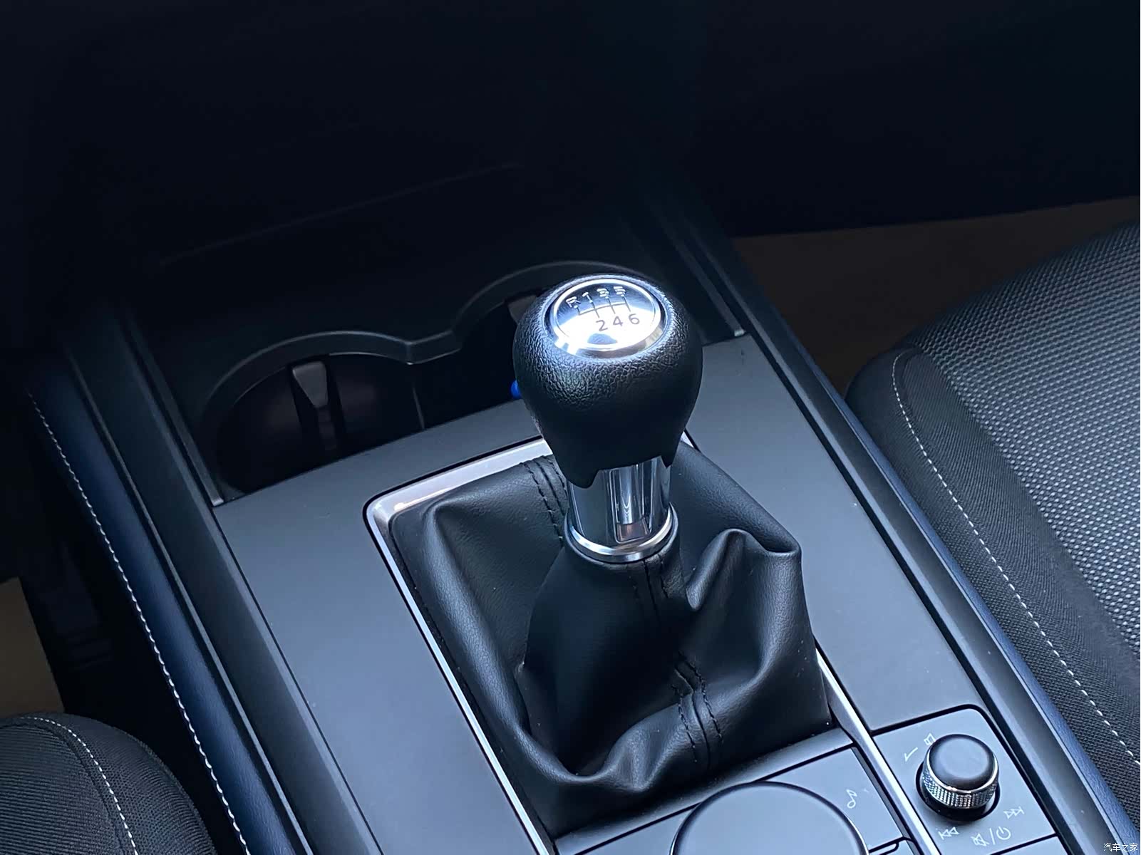 Mazda CX-30, 2024 15