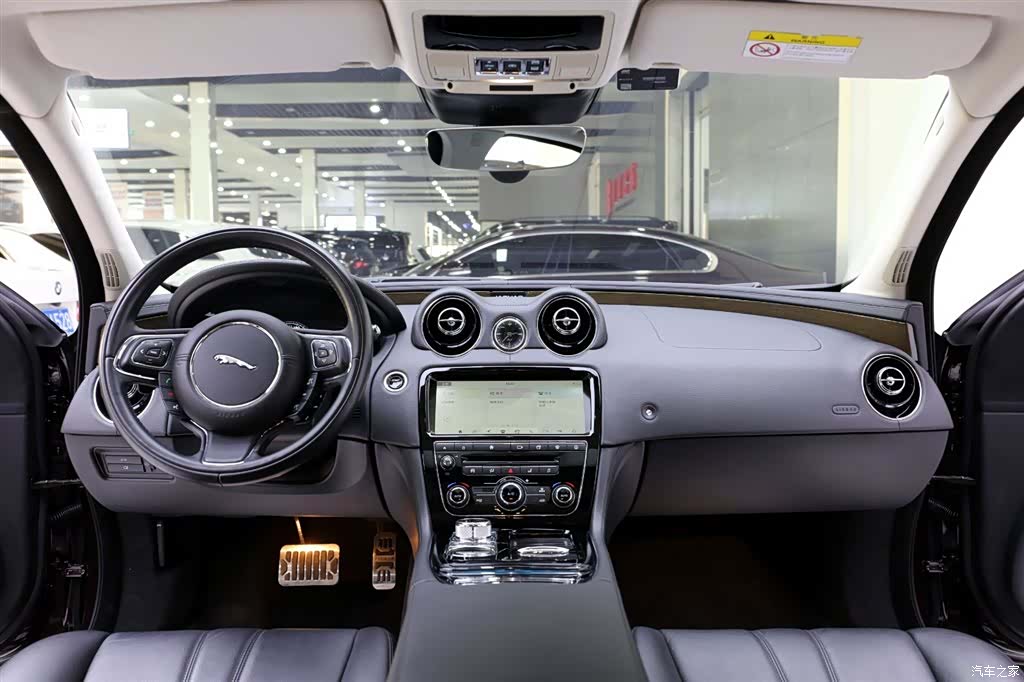 Jaguar XJ, 2019 9