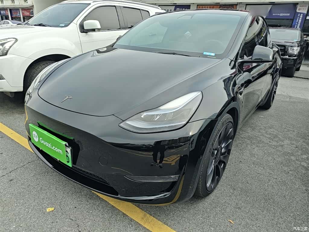 Tesla Model Y, 2023 1