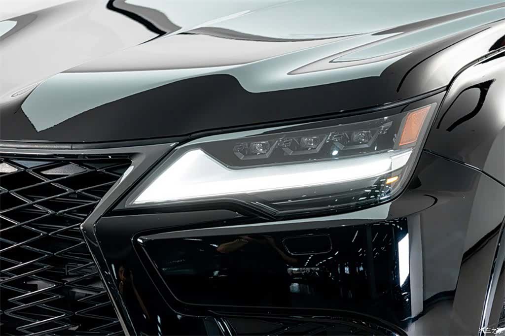 Lexus LX, 2025 4