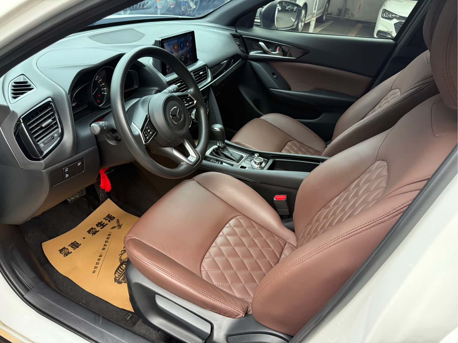 Mazda CX-4, 2023 11