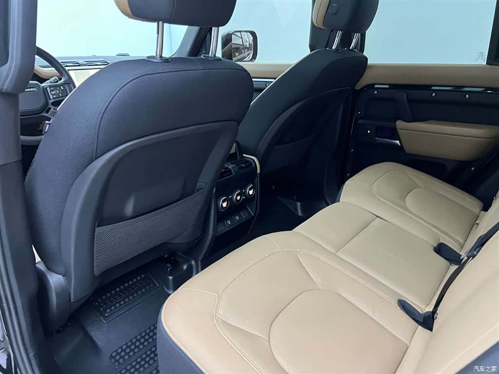 Land Rover Defender, 2025 17