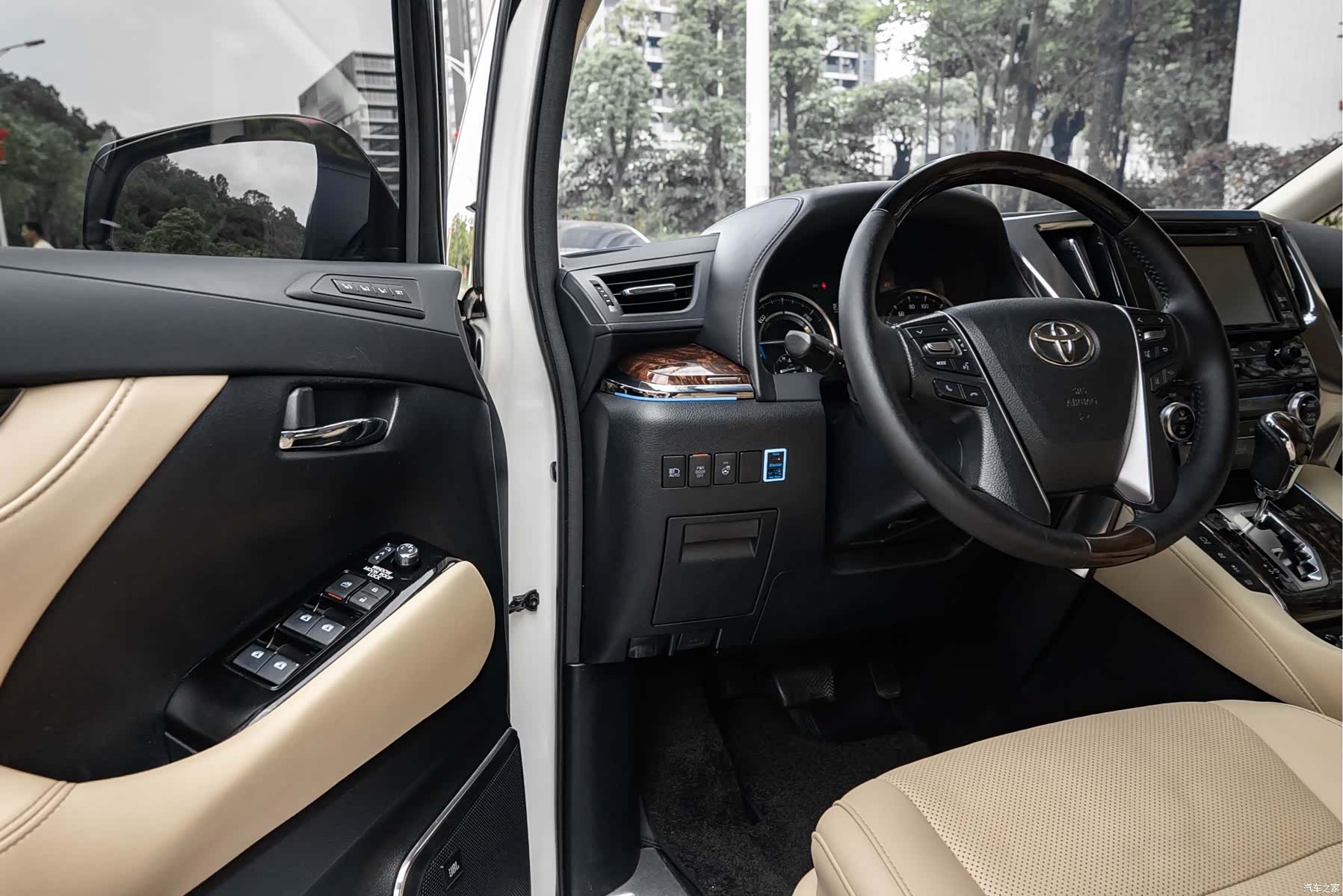 Toyota Alphard, 2020 12
