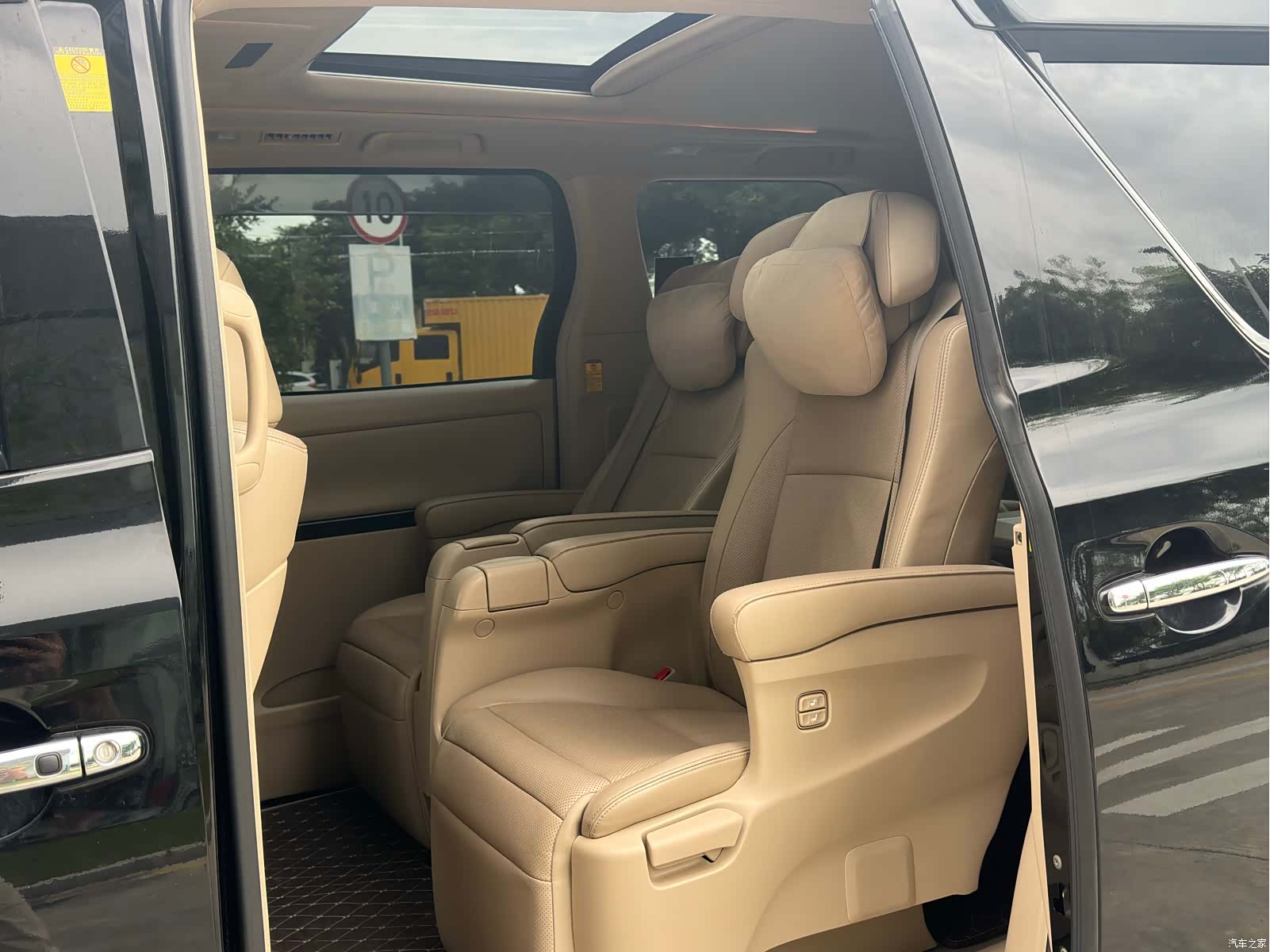 Toyota Alphard, 2014 14