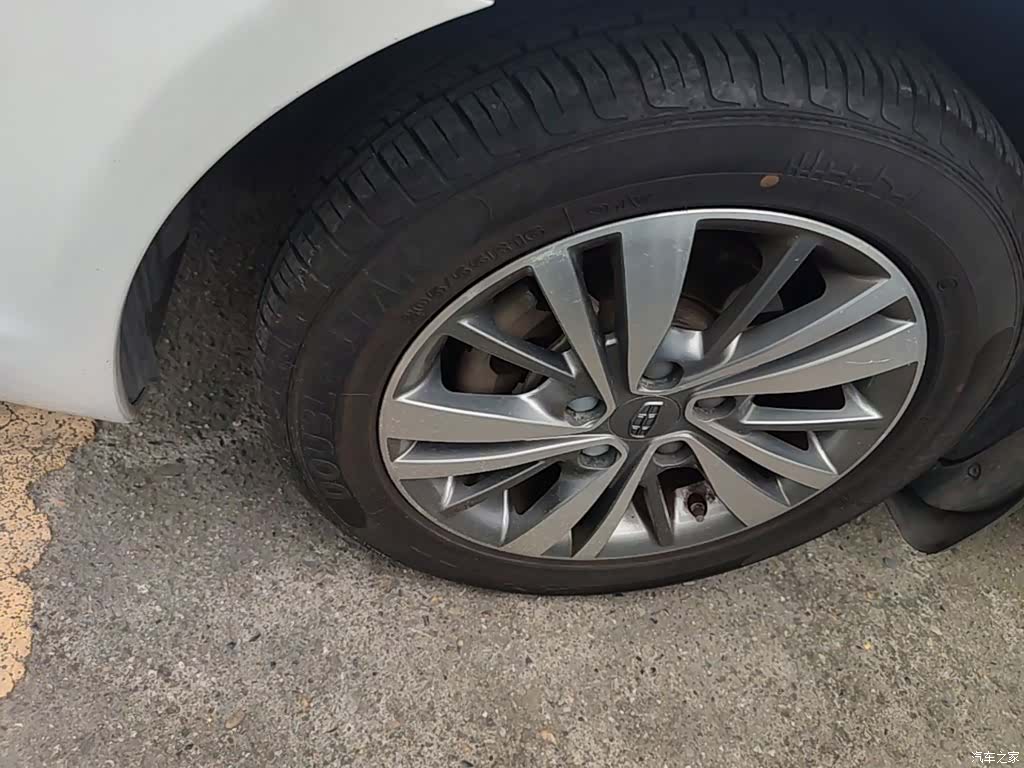 Geely Emgrand, 2019 23