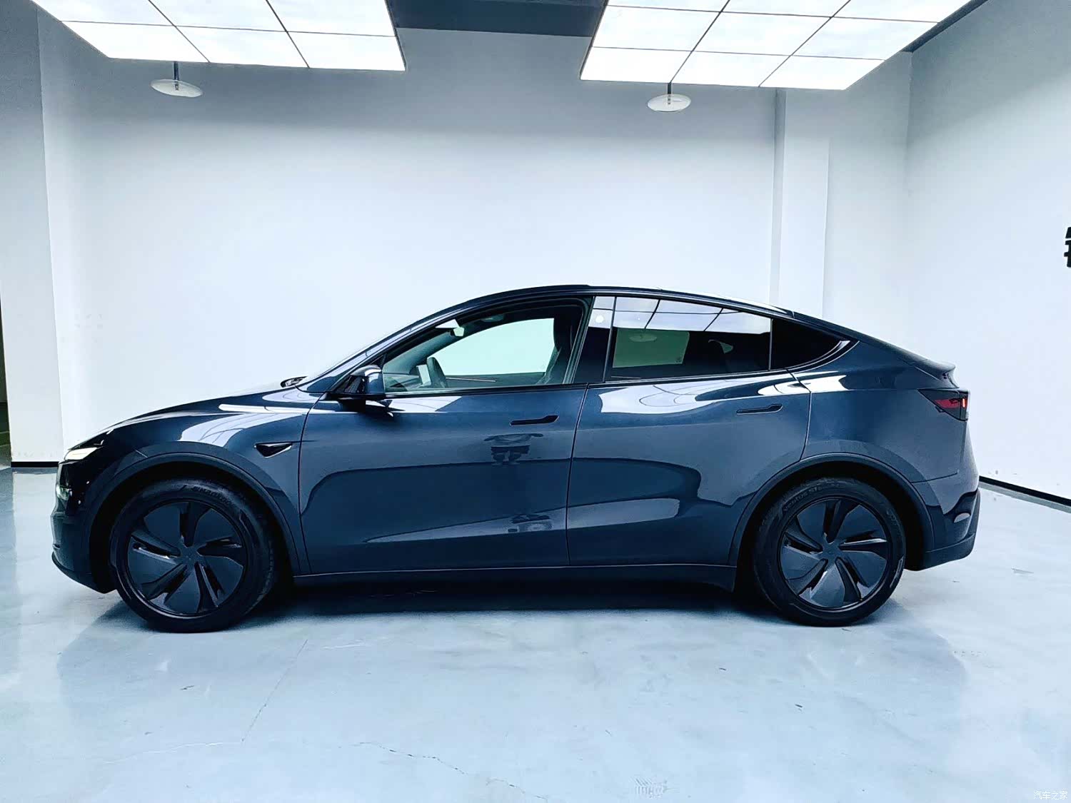 Tesla Model Y, 2025 2