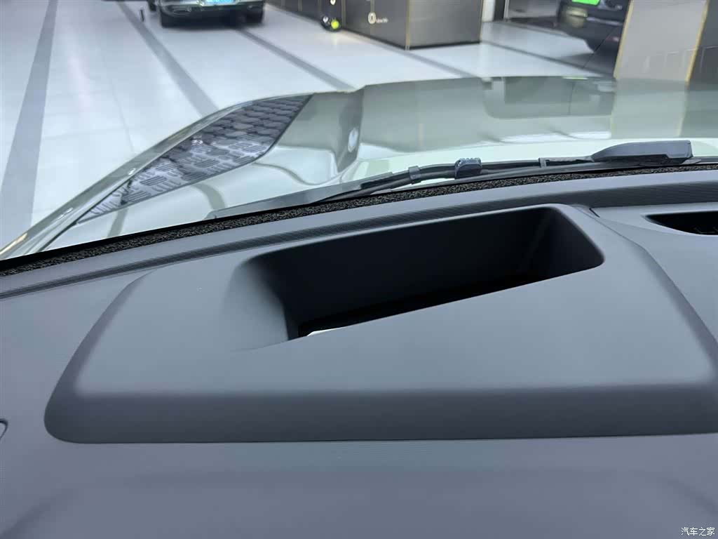 Land Rover Defender, 2025 13