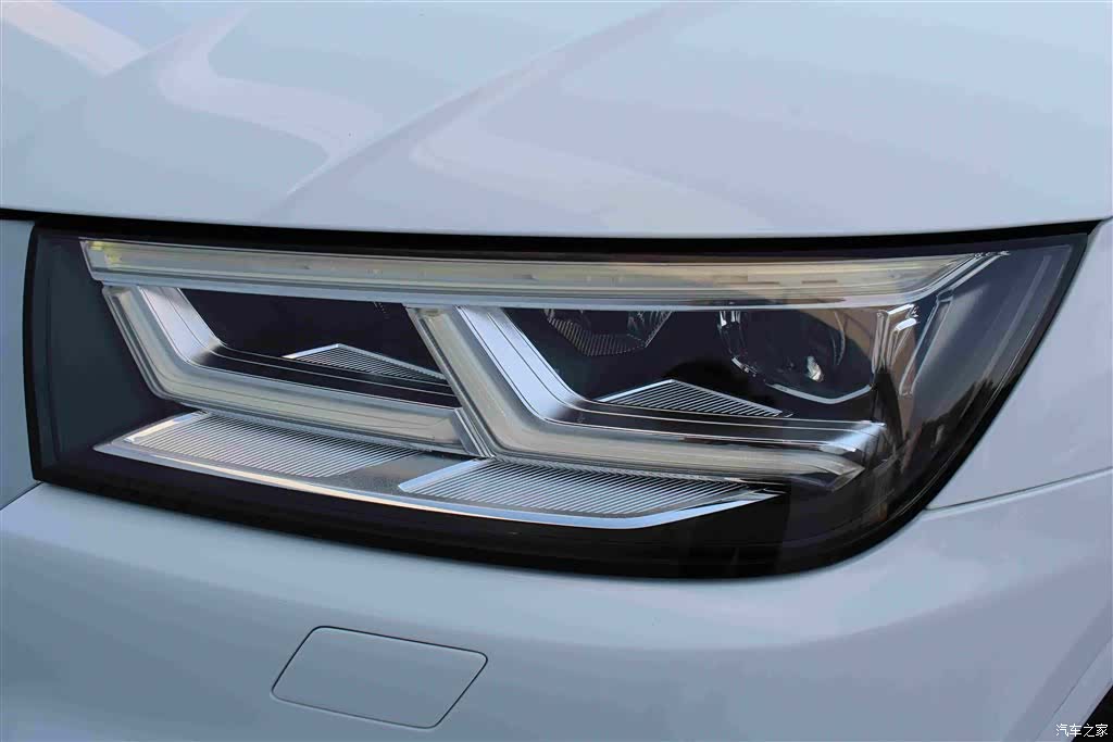 Audi Q5L, 2020 11