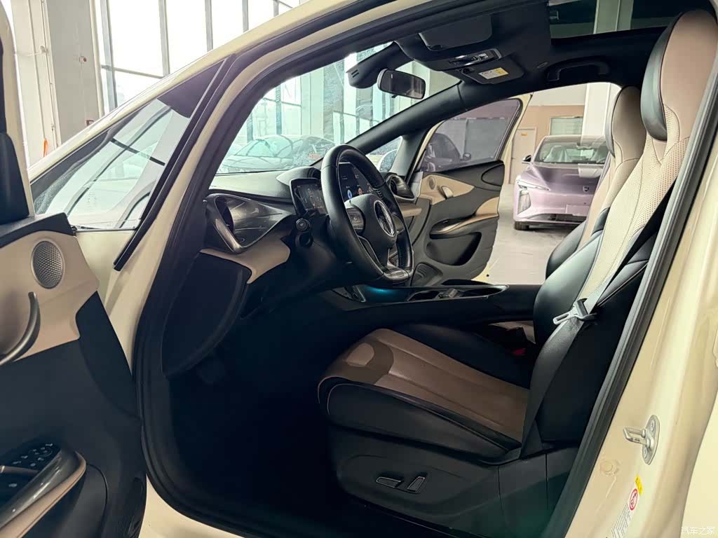 BYD Dolphin, 2023 13