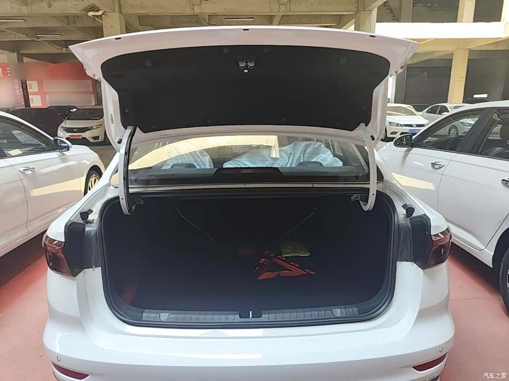 Geely Emgrand, 2026 19