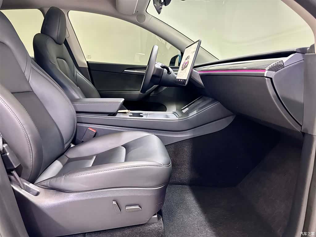 Tesla Model Y, 2024 17