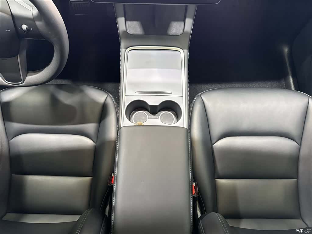 Tesla Model Y, 2024 19