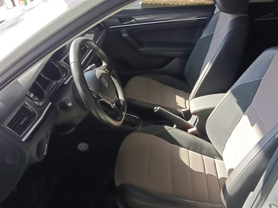 Volkswagen C-TREK Wei Collar