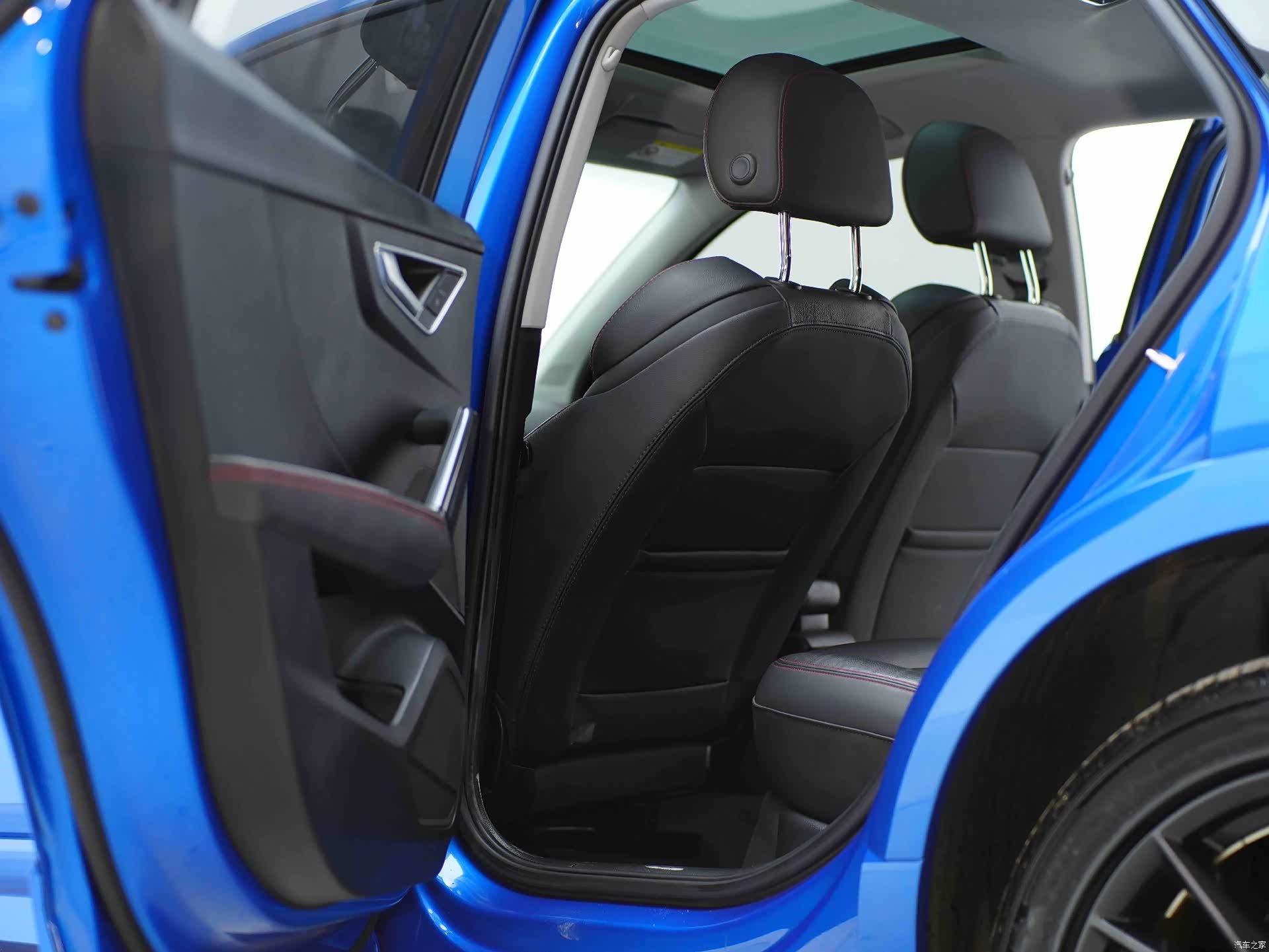 Audi Q2L, 2021 17