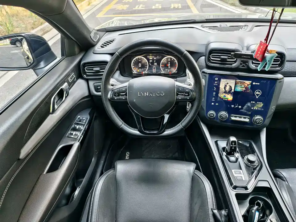 Lynk & Co 03