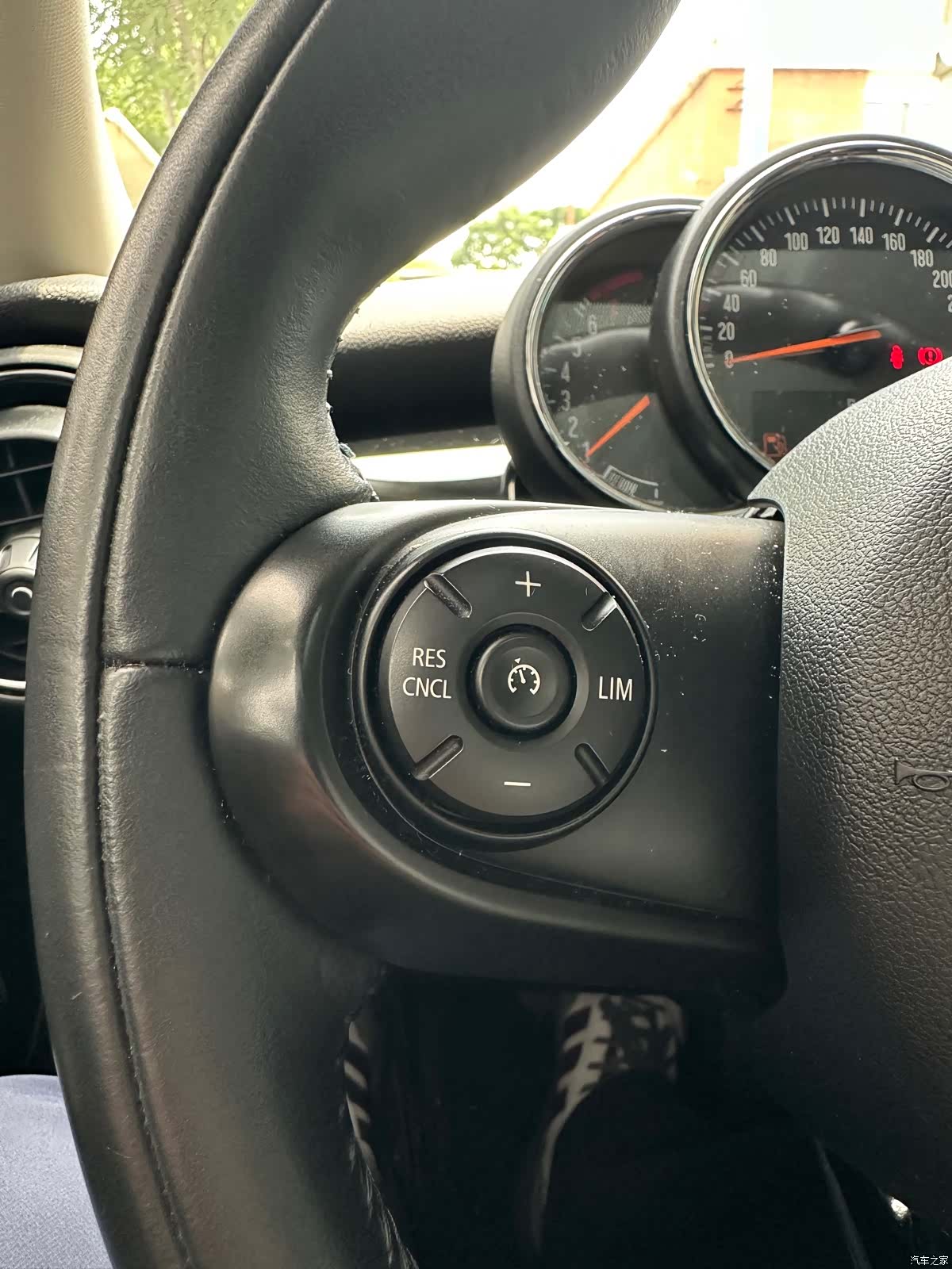 Mini ONE, 2019 22