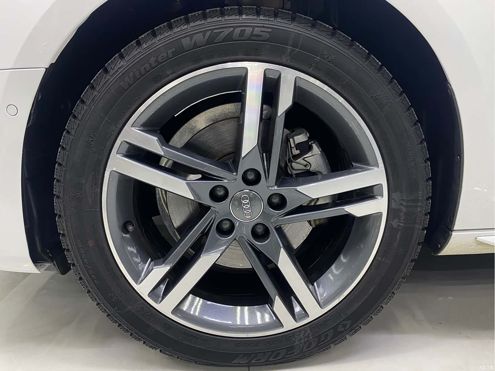 Audi A4L, 2021 все фото