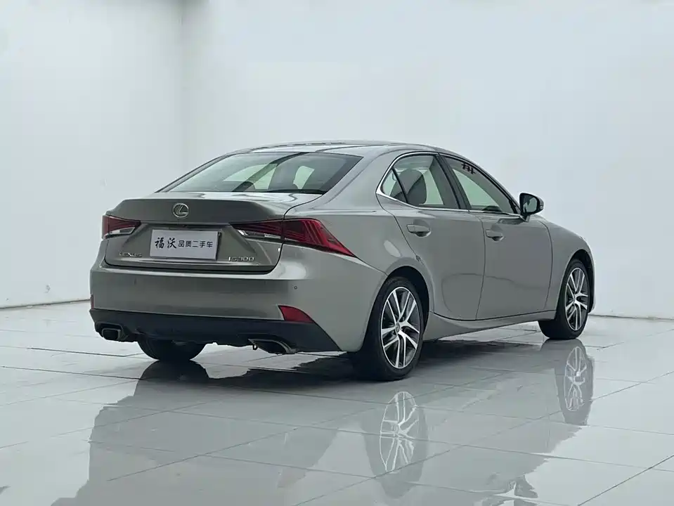 Lexus IS