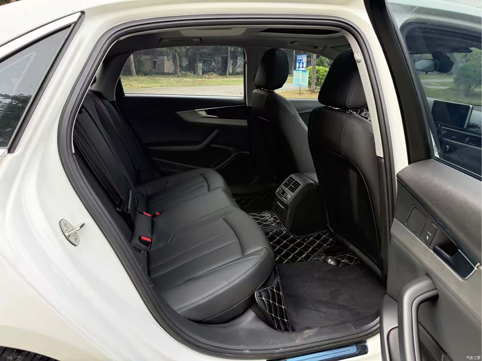 Audi A4L, 2019 8