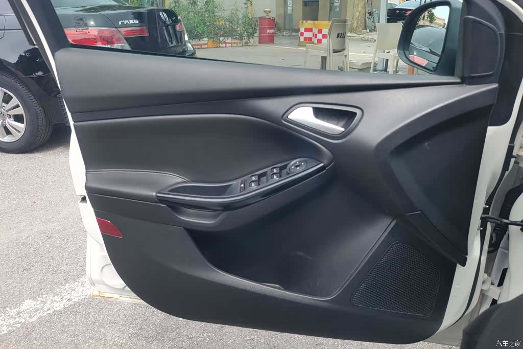 Ford Focus, 2015 7