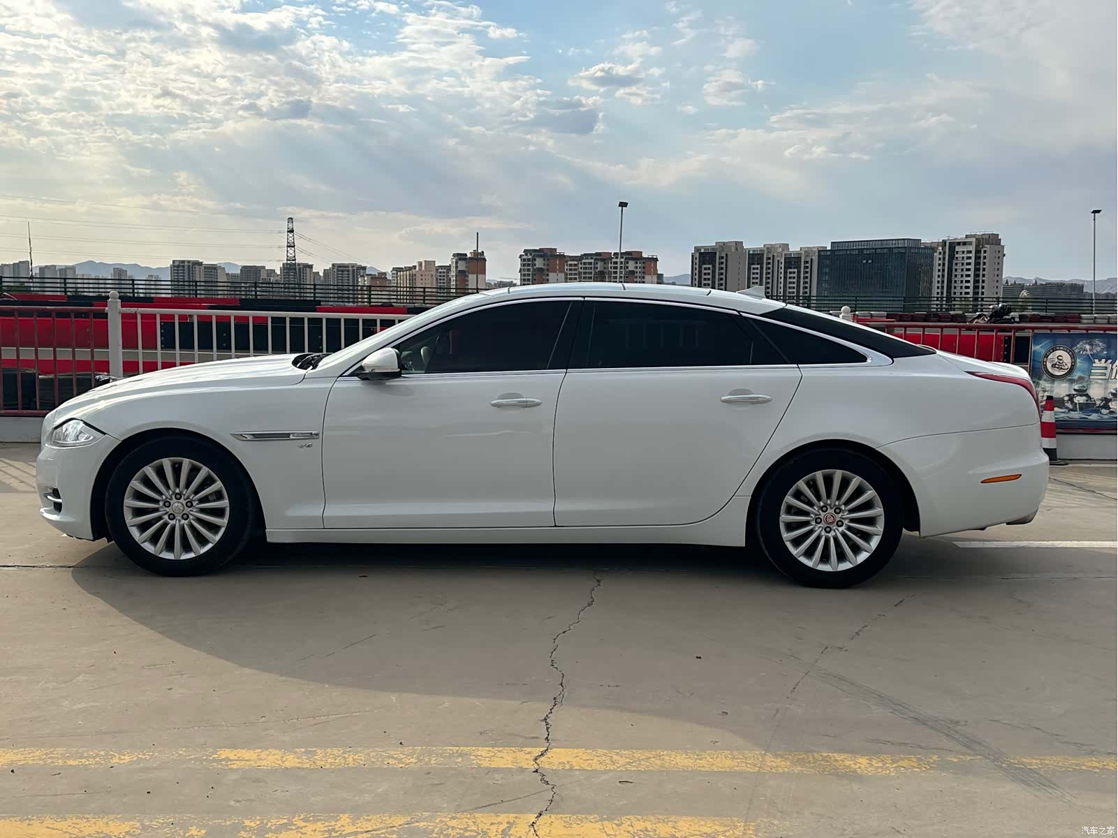 Jaguar XJ, 2016 все фото